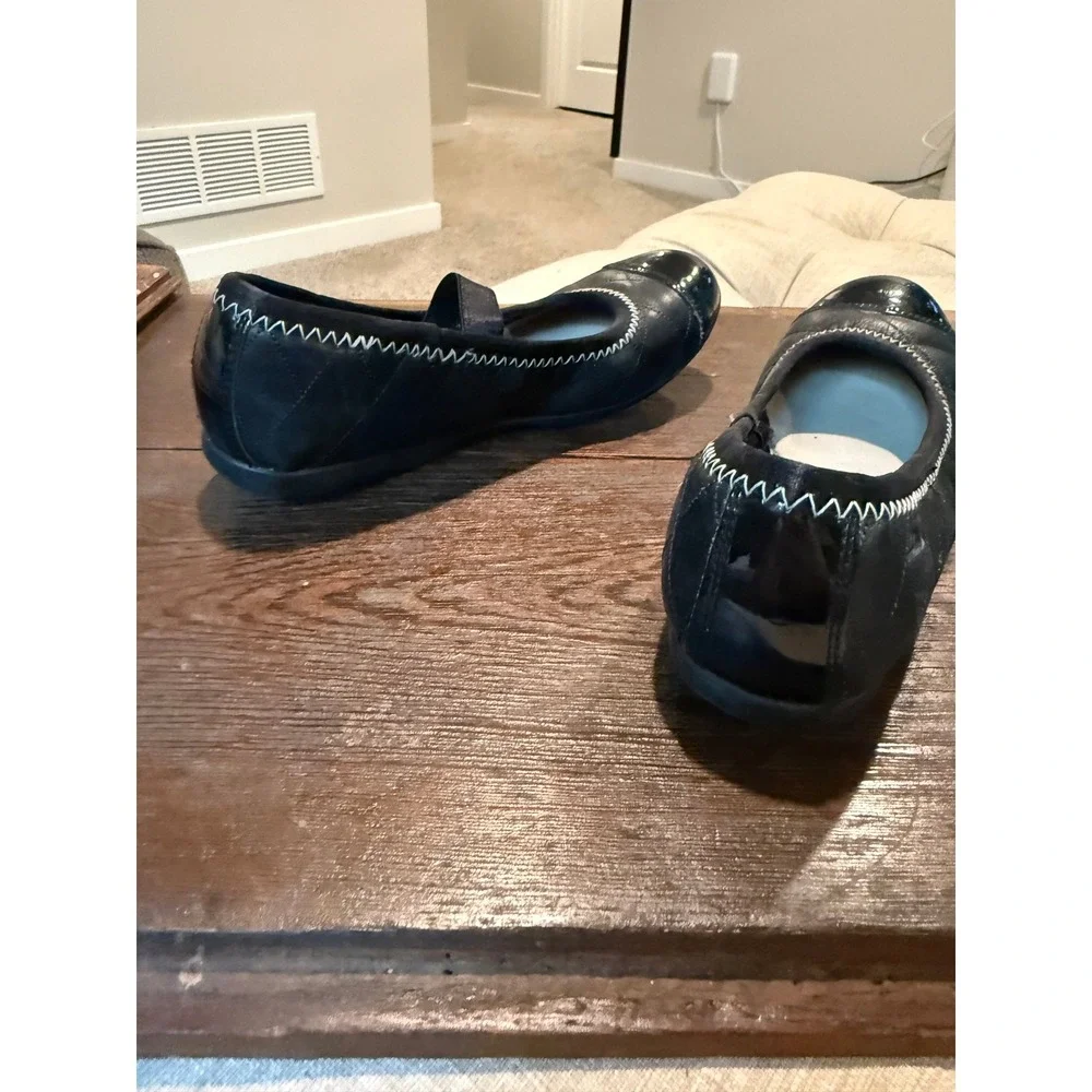 Clarks Kids Black Quilted Leather‎ Mary Jane Flats Patent Cap Toe UK 2 EUR 34